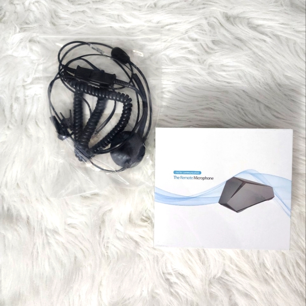 💥NWT💥 Electronics bundle remote microphone 🎤 and hands free headset with mic